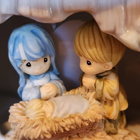 Precious Moments Come Let Us Adore Him Porcelain Lighted Creche Nativity Scene